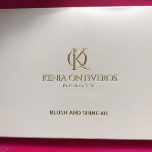 Kenia Ontiveros Beauty  blush & shine kit
